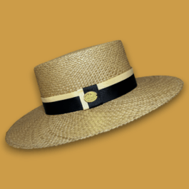 SOMBRERO CORDOBES MIEL CINTA BICOLOR NEGRO Y BEIGE– ELEGANCIA ARTESANAL