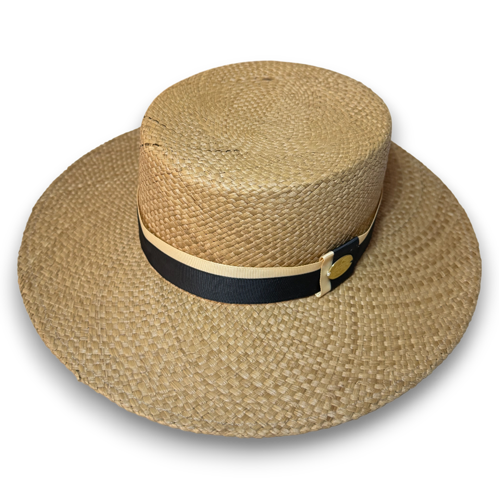 SOMBRERO CORDOBES MIEL CINTA BICOLOR NEGRO Y BEIGE– ELEGANCIA ARTESANAL - Image 4