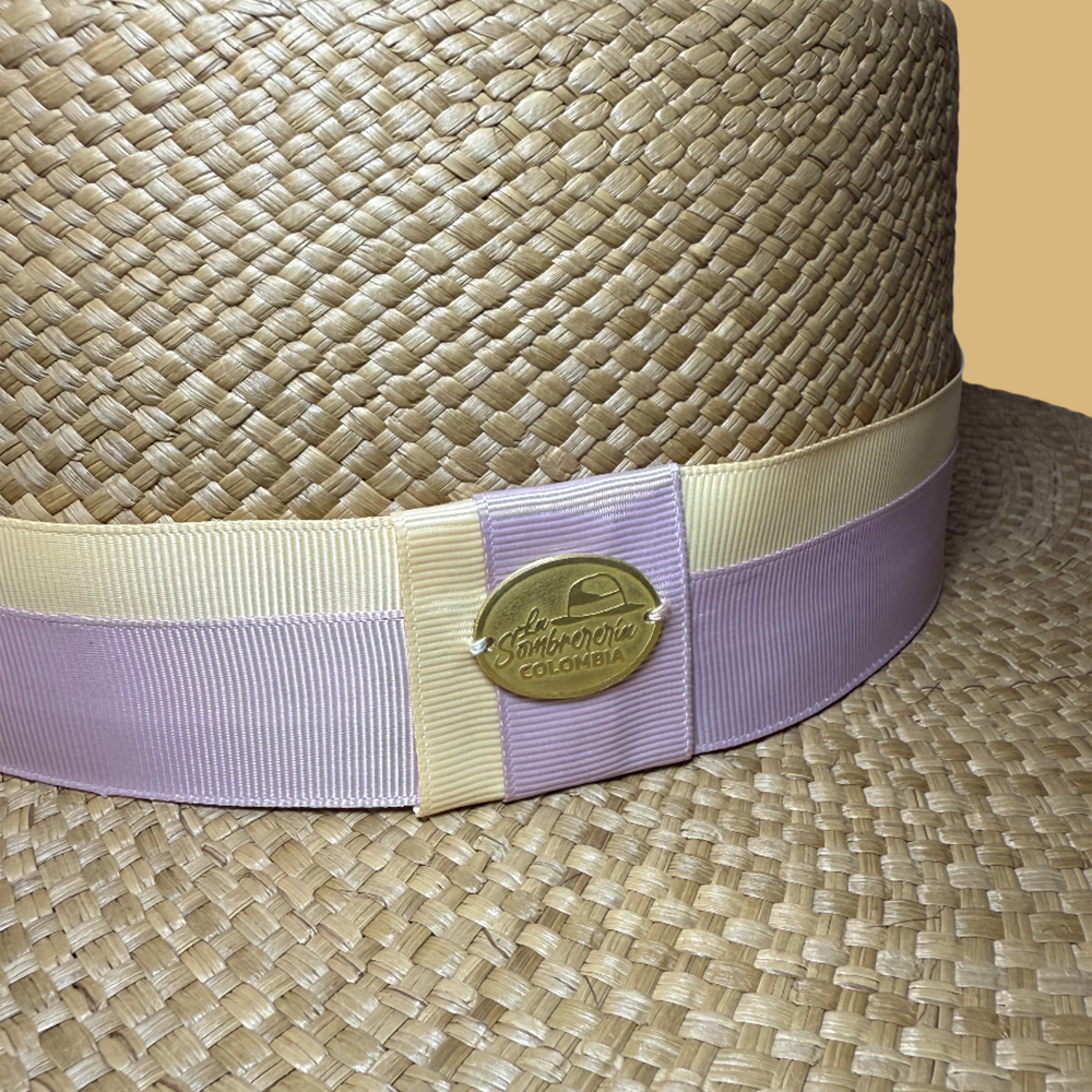 SOMBRERO CORDOBES MIEL CINTA BICOLOR NUEZ Y BEIGE – ELEGANCIA ARTESANAL - Image 5