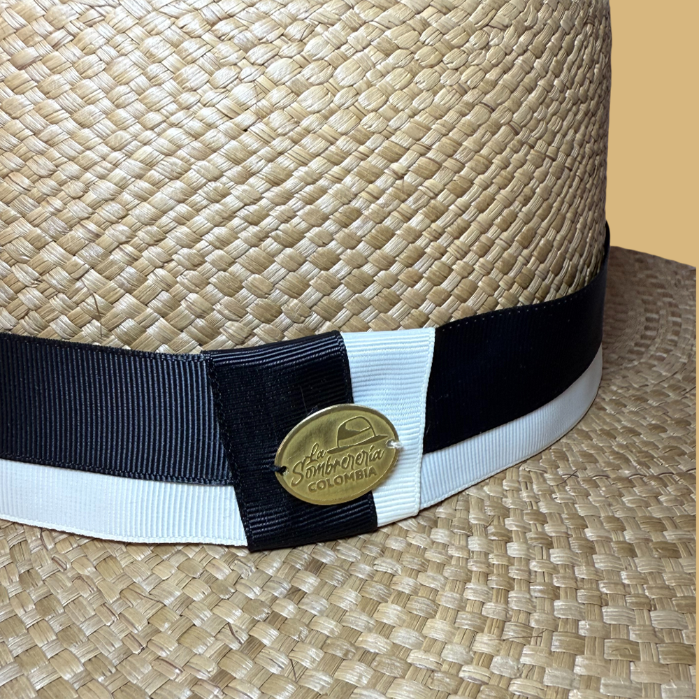 SOMBRERO CORDOBES MIEL CINTA BICOLOR MARFIL Y NEGRO – ELEGANCIA ARTESANAL - Image 5