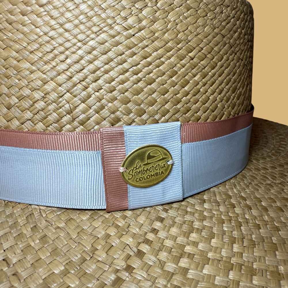 SOMBRERO CORDOBES MIEL CINTA BICOLOR GRIS Y NUEZ – ELEGANCIA ARTESANAL - Image 6