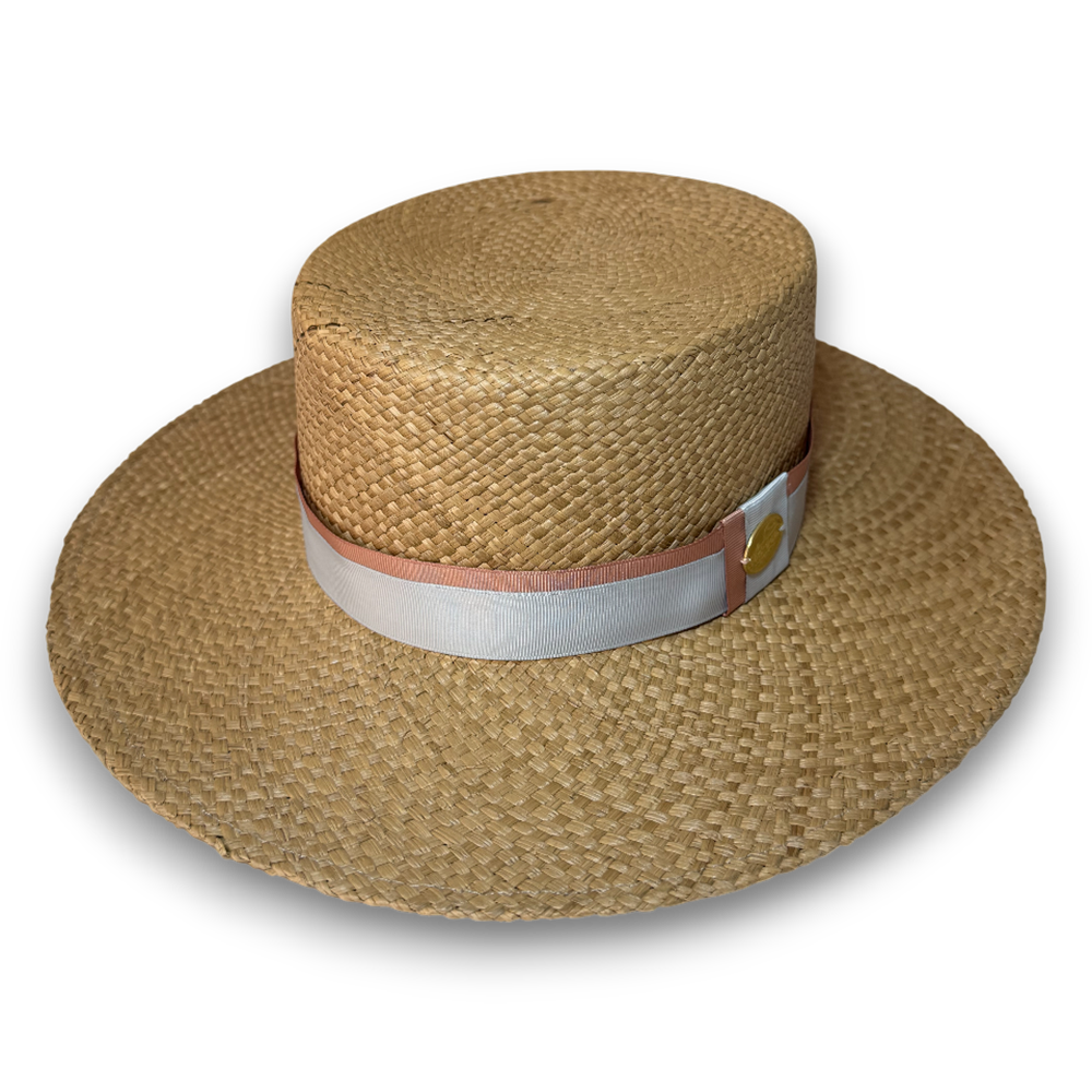 SOMBRERO CORDOBES MIEL CINTA BICOLOR GRIS Y NUEZ – ELEGANCIA ARTESANAL - Image 3